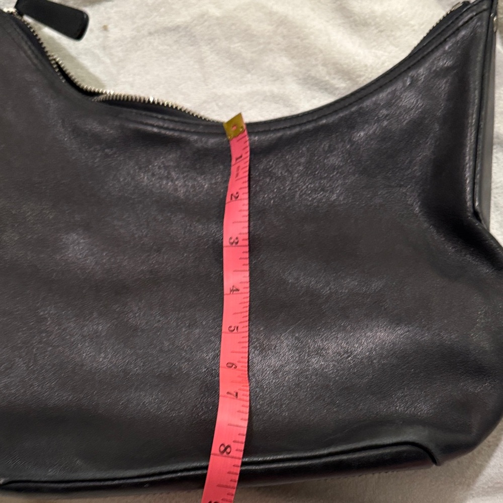 Coach Elegant Black Leather Shoulder Bag - Picture 5 of 8